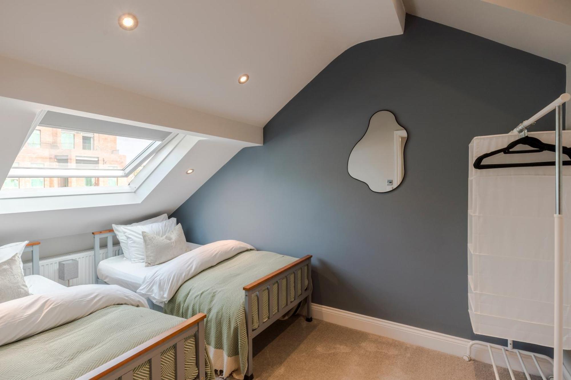 Stunning 3 Bed Duplex Apartment In The Heart Of West Hampstead 伦敦 外观 照片